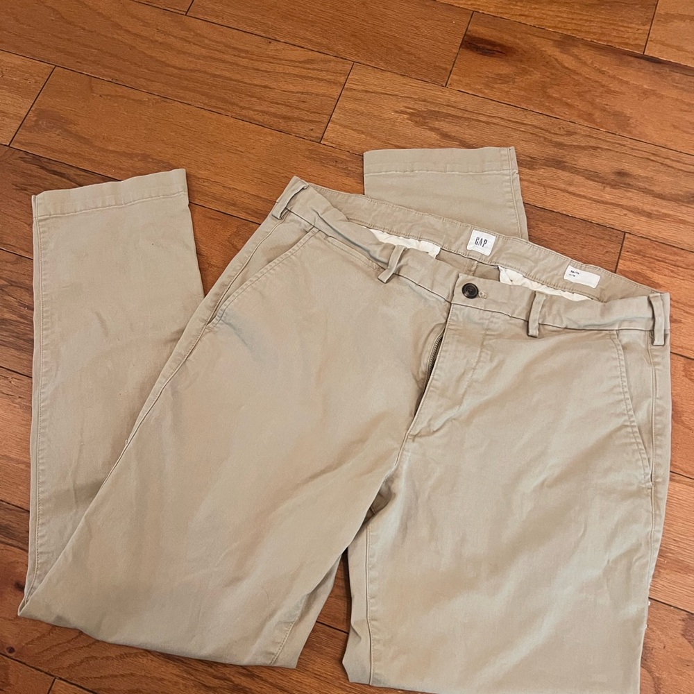 GAP Men's Slim Khaki Pants Size 36x32